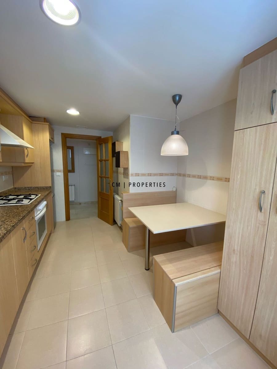 3 makuuhuone Asunto vuokrattavana paikassa Valencia kaupunki mukana uima-altaan 
autotalli - 2 700 € (Ref: 9936839)