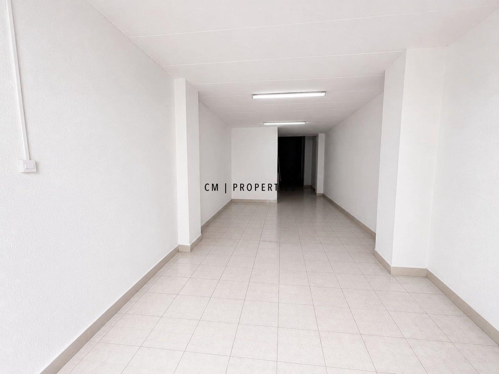 Commercial for sale in Valencia city - € 160,000 (Ref: 9937123)
