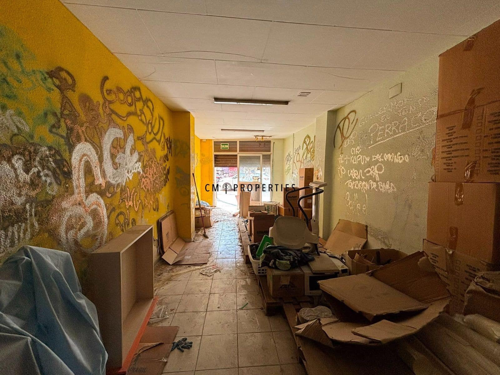 Commercial for sale in Valencia city - € 160,000 (Ref: 9937123)