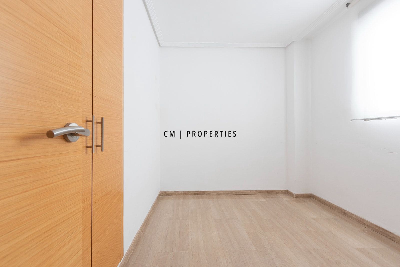 Piso de 3 habitaciones en València ciudad en alquiler con garaje - 2.000 € (Ref: 9938572)