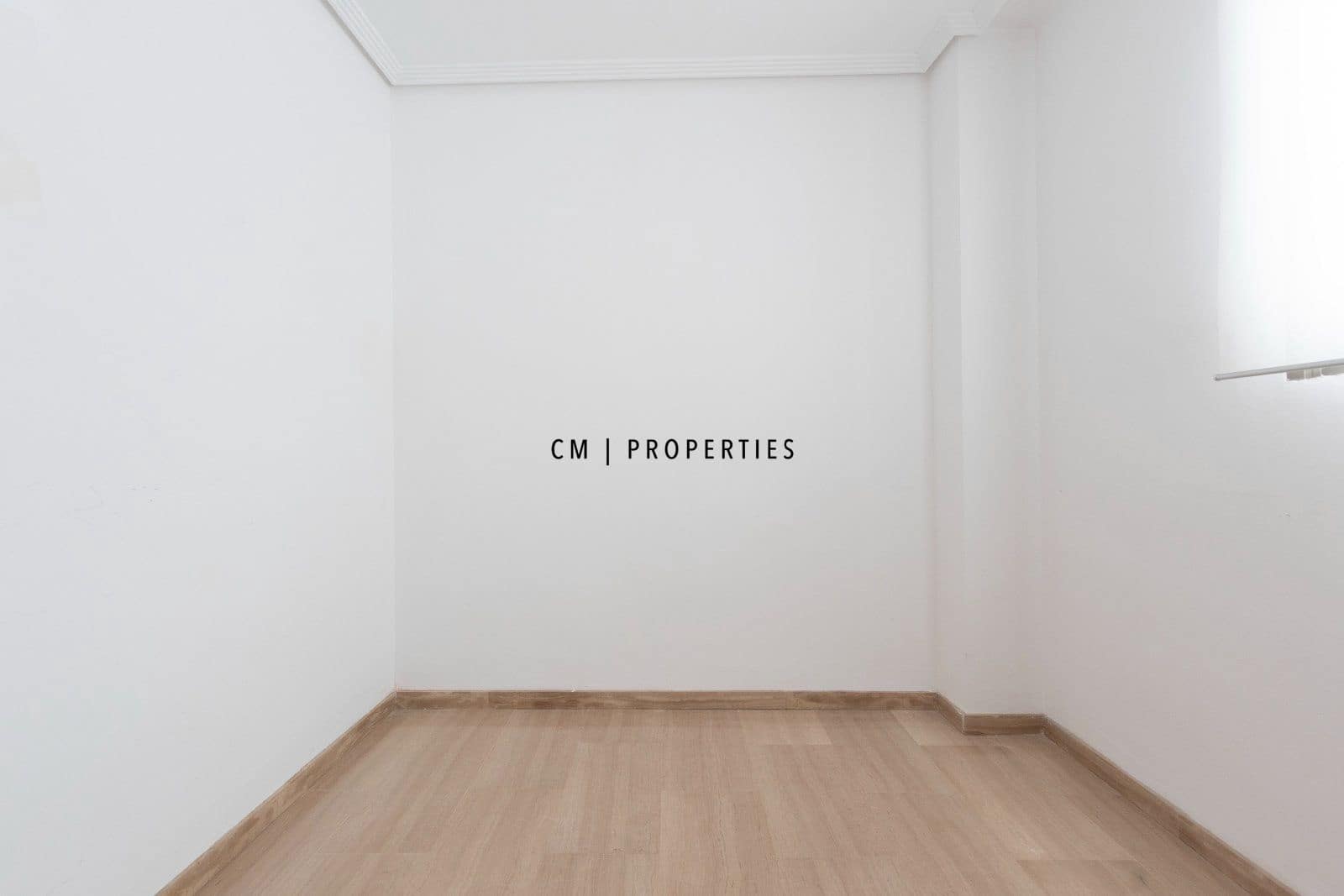 Piso de 3 habitaciones en València ciudad en alquiler con garaje - 2.000 € (Ref: 9938572)