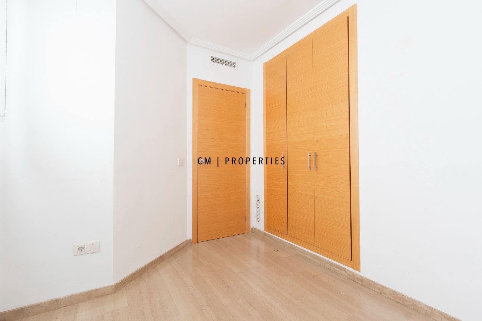 Piso de 3 habitaciones en València ciudad en alquiler con garaje - 2.000 € (Ref: 9938572)