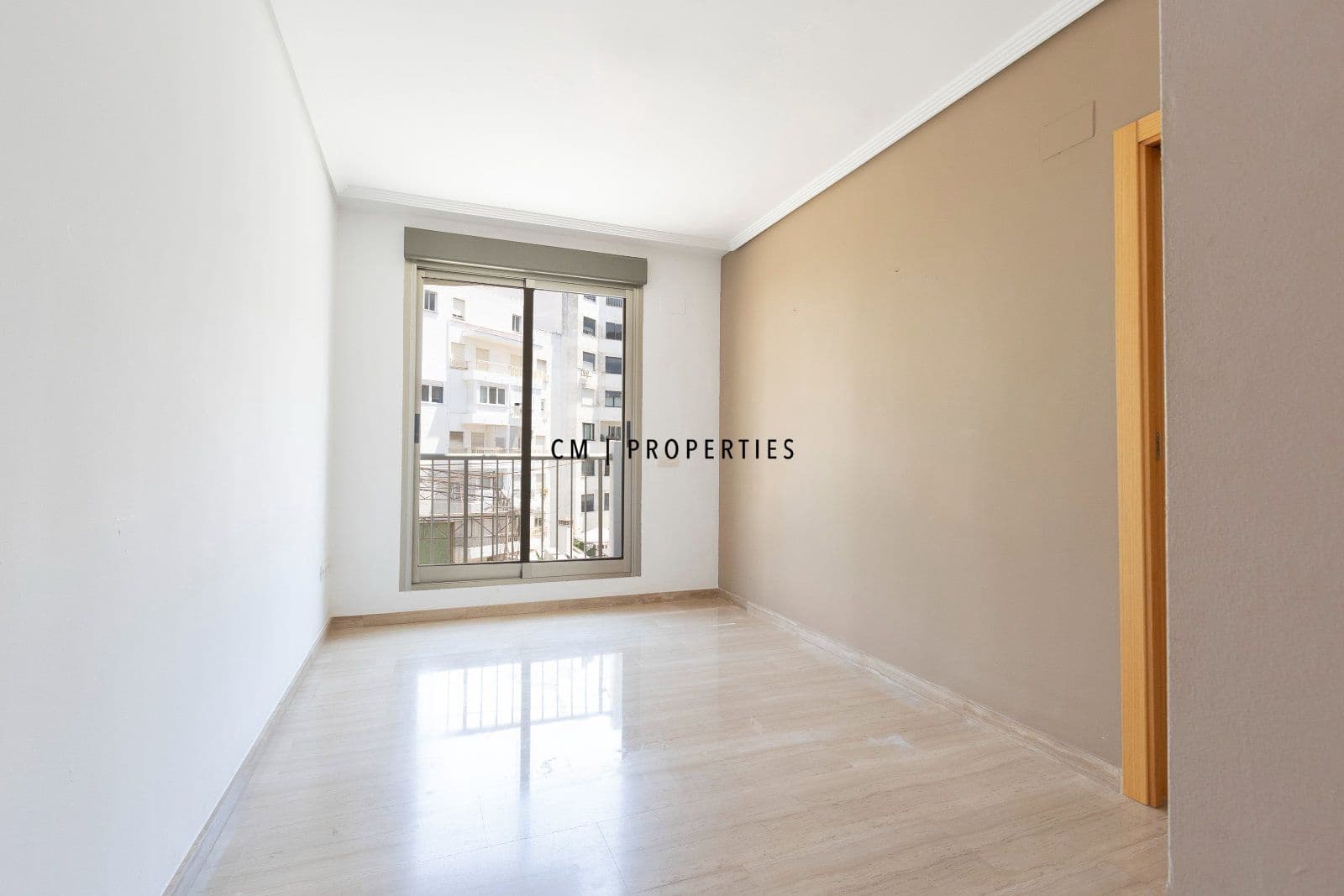 Piso de 3 habitaciones en València ciudad en alquiler con garaje - 2.000 € (Ref: 9938572)