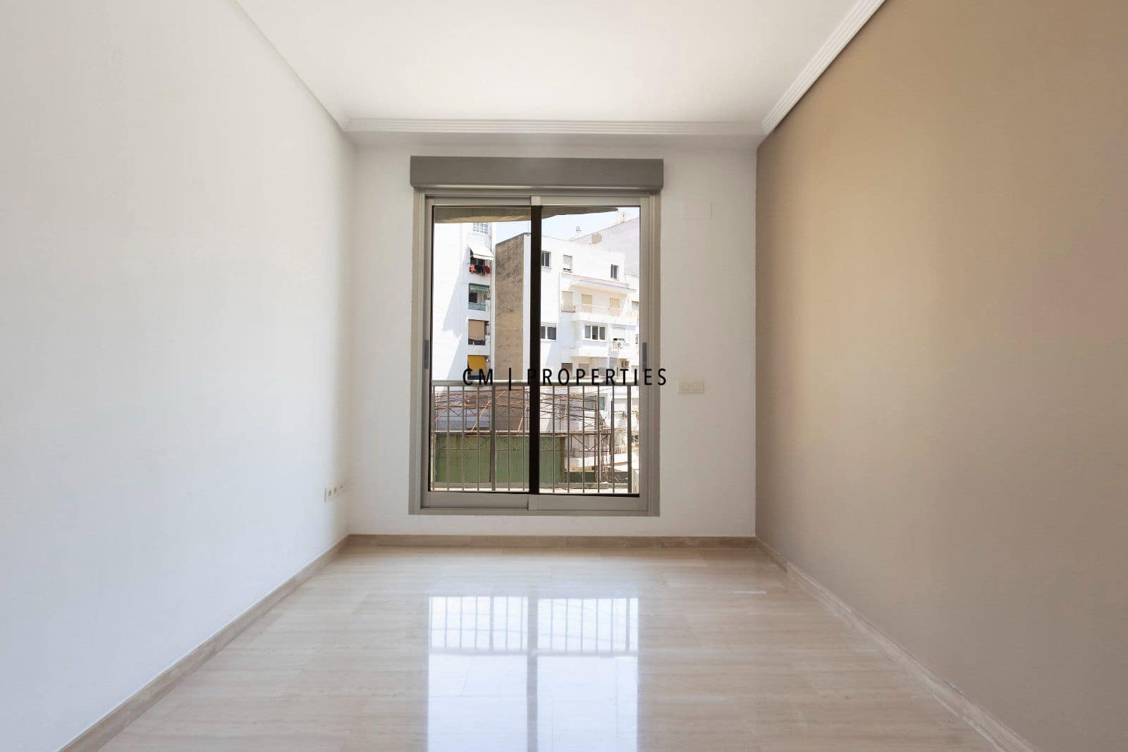 Piso de 3 habitaciones en València ciudad en alquiler con garaje - 2.000 € (Ref: 9938572)