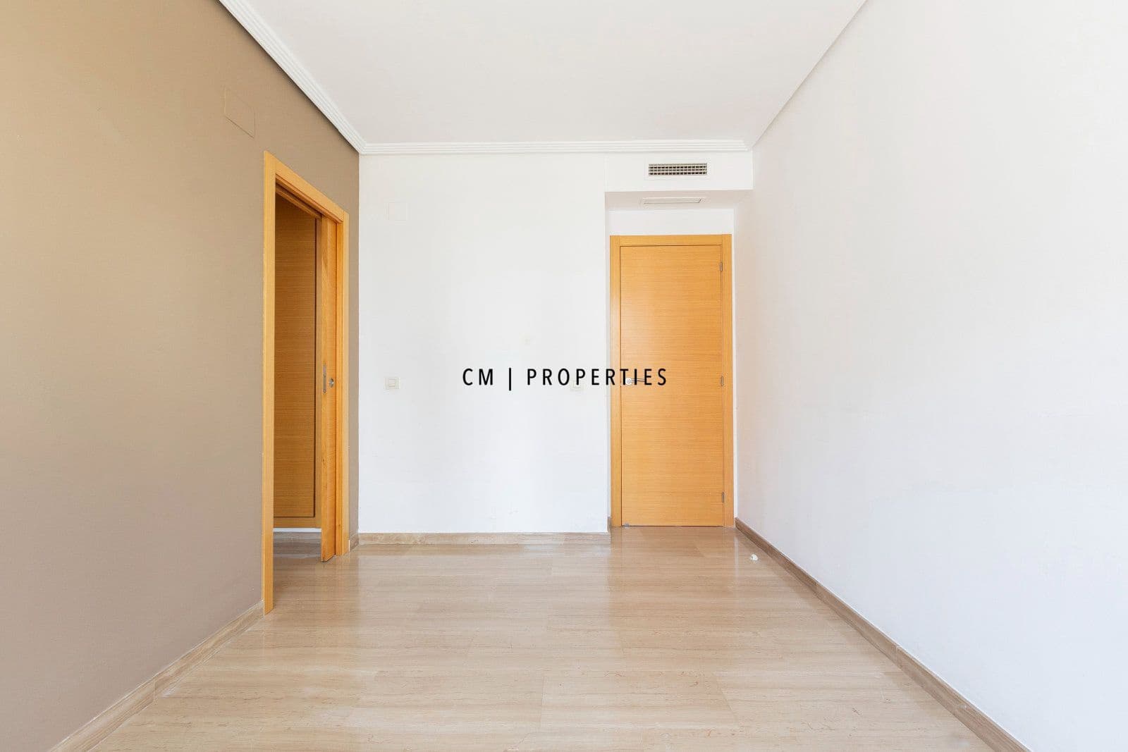 Piso de 3 habitaciones en València ciudad en alquiler con garaje - 2.000 € (Ref: 9938572)