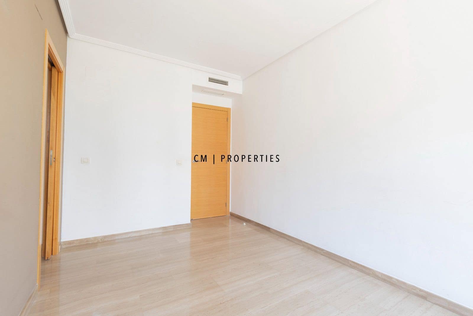 Piso de 3 habitaciones en València ciudad en alquiler con garaje - 2.000 € (Ref: 9938572)