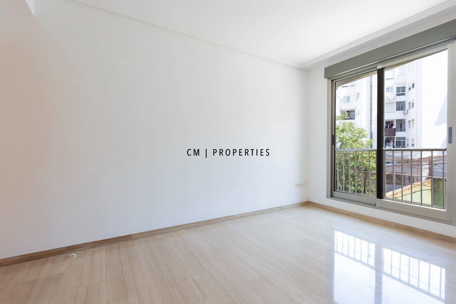 Piso de 3 habitaciones en València ciudad en alquiler con garaje - 2.000 € (Ref: 9938572)