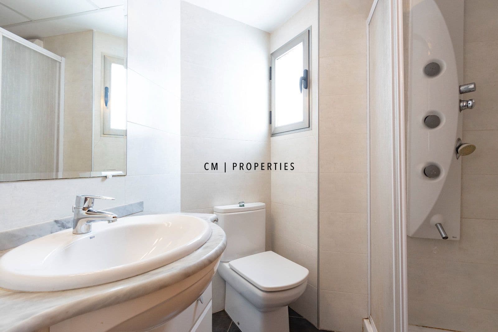 Piso de 3 habitaciones en València ciudad en alquiler con garaje - 2.000 € (Ref: 9938572)