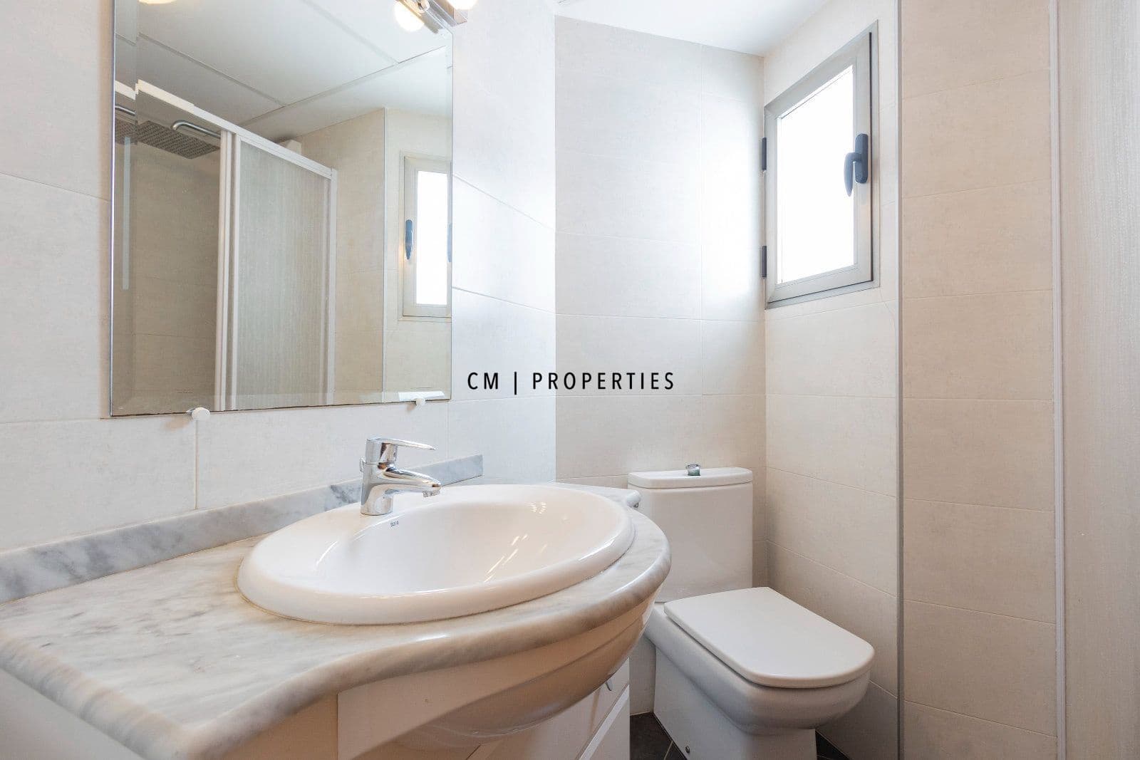 Piso de 3 habitaciones en València ciudad en alquiler con garaje - 2.000 € (Ref: 9938572)