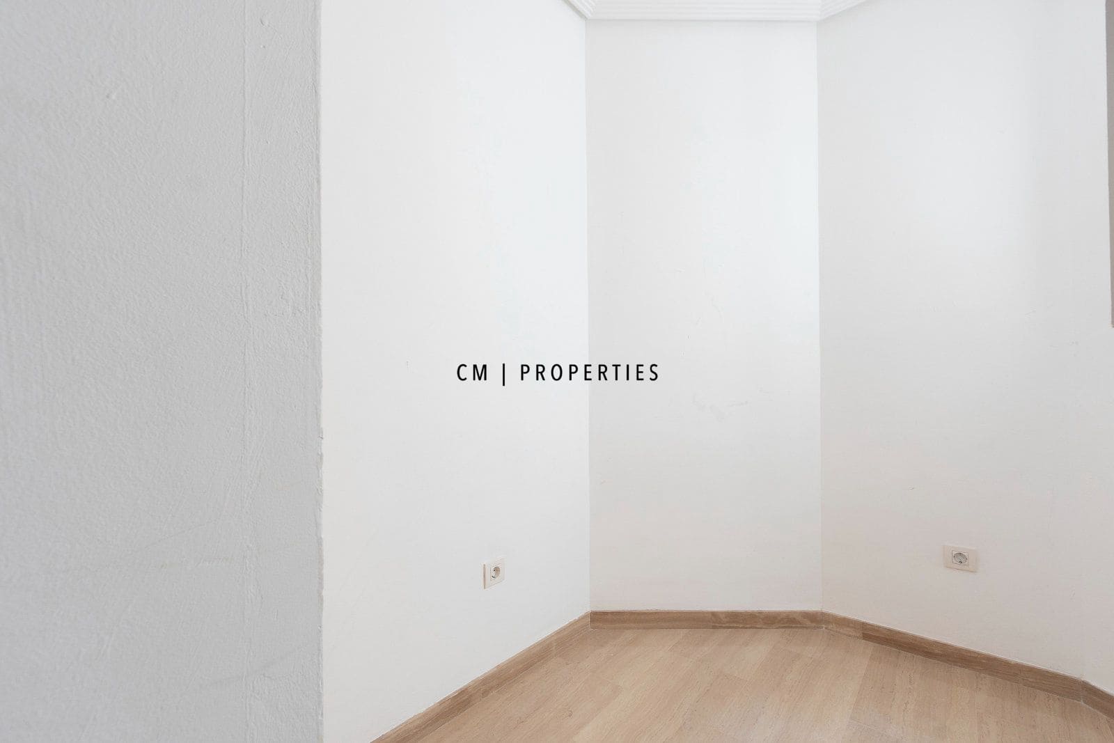 Piso de 3 habitaciones en València ciudad en alquiler con garaje - 2.000 € (Ref: 9938572)