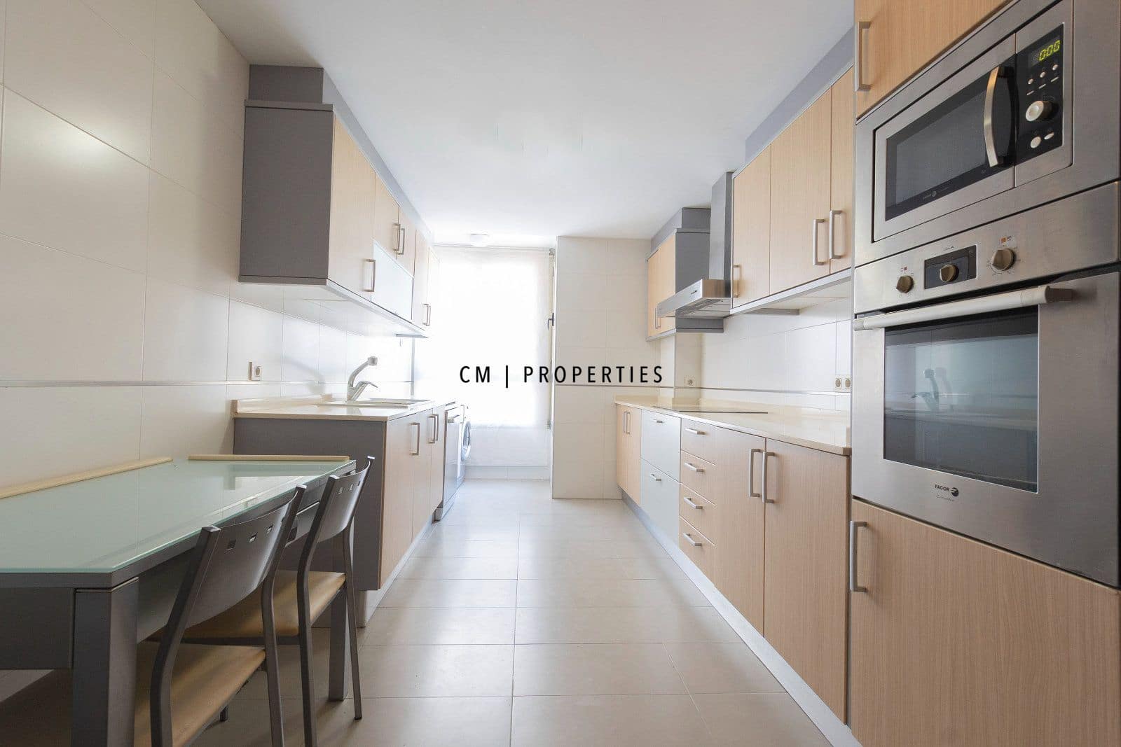 Piso de 3 habitaciones en València ciudad en alquiler con garaje - 2.000 € (Ref: 9938572)