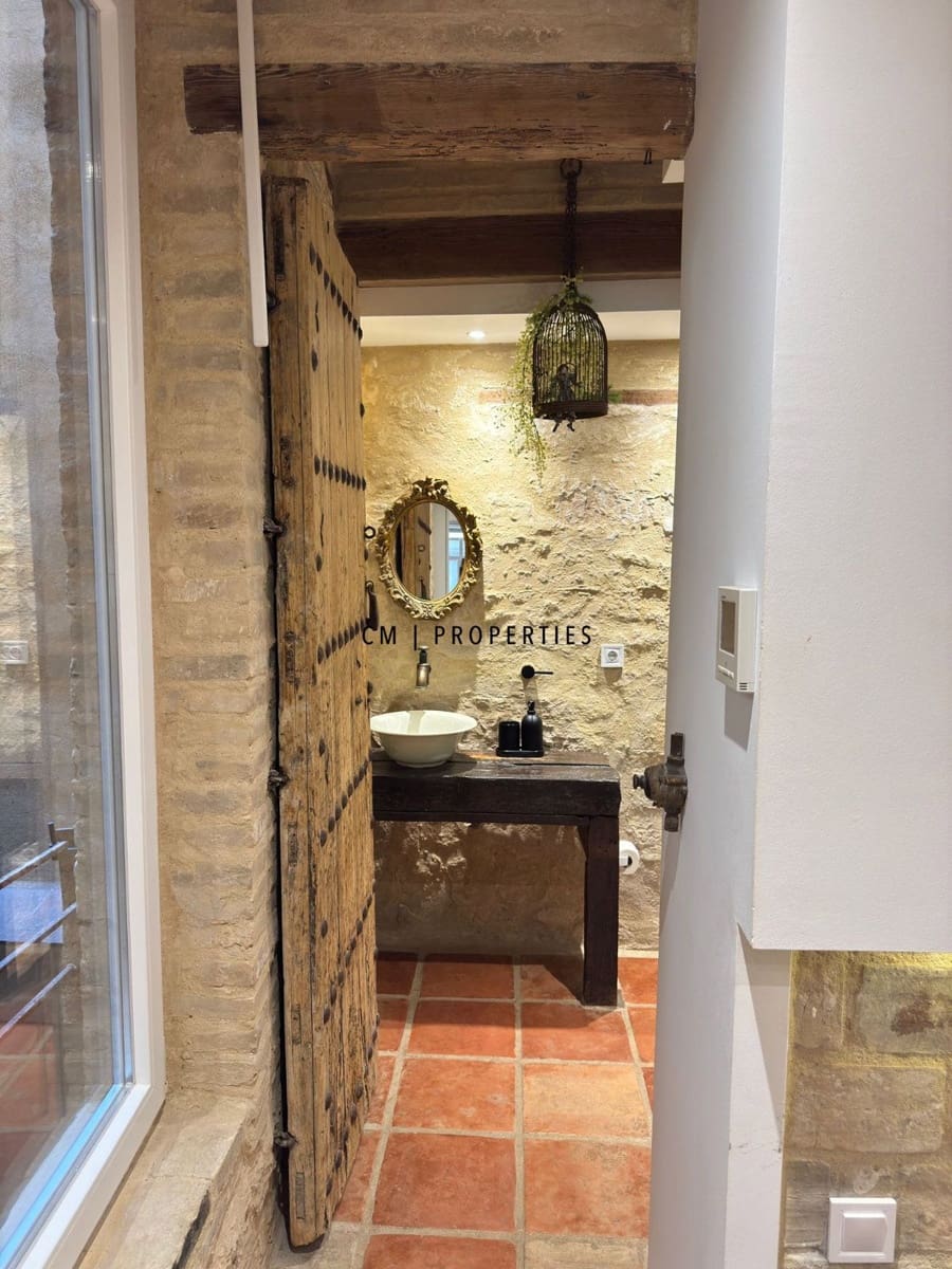 2 bedroom Flat for rent in Valencia city - € 2,080 (Ref: 9939003)