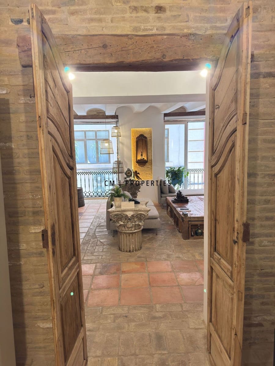 2 bedroom Flat for rent in Valencia city - € 2,080 (Ref: 9939003)