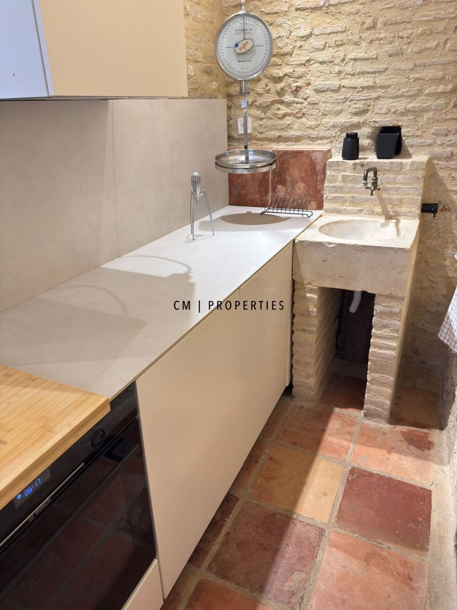 2 bedroom Flat for rent in Valencia city - € 2,080 (Ref: 9939003)