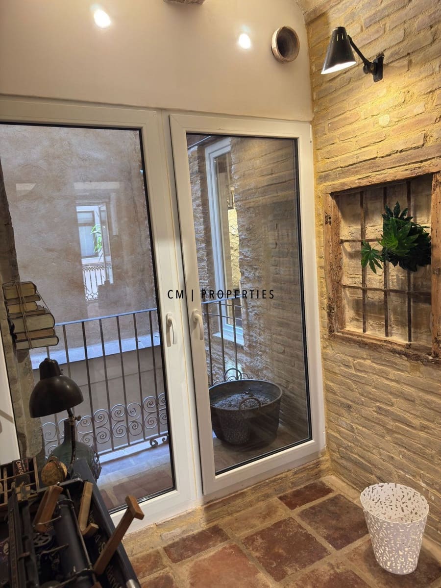 2 bedroom Flat for rent in Valencia city - € 2,080 (Ref: 9939003)