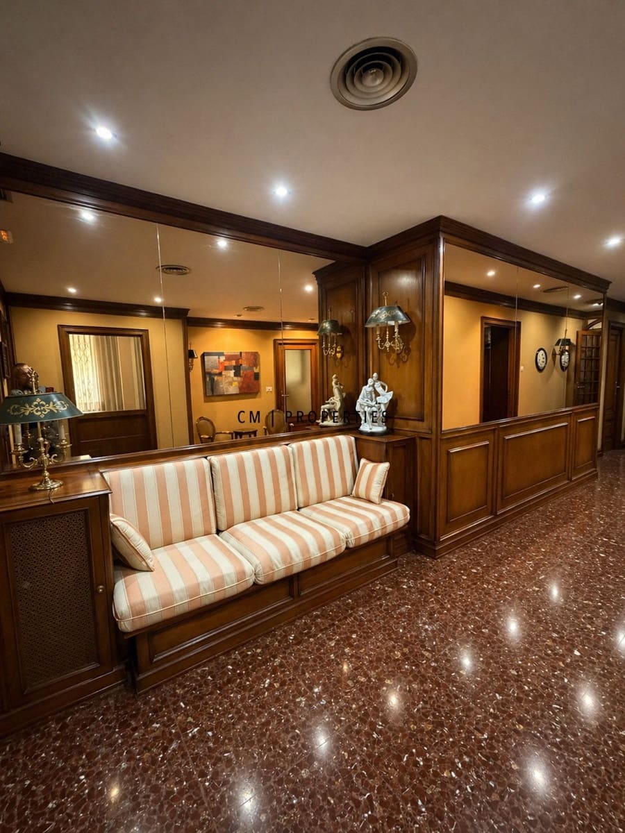 Office for rent in Valencia city - € 5,500 (Ref: 9939004)