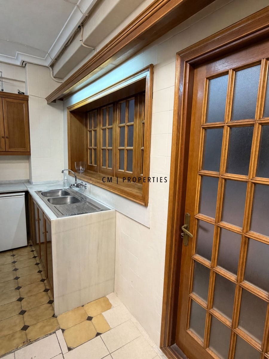 Office for rent in Valencia city - € 5,500 (Ref: 9939004)