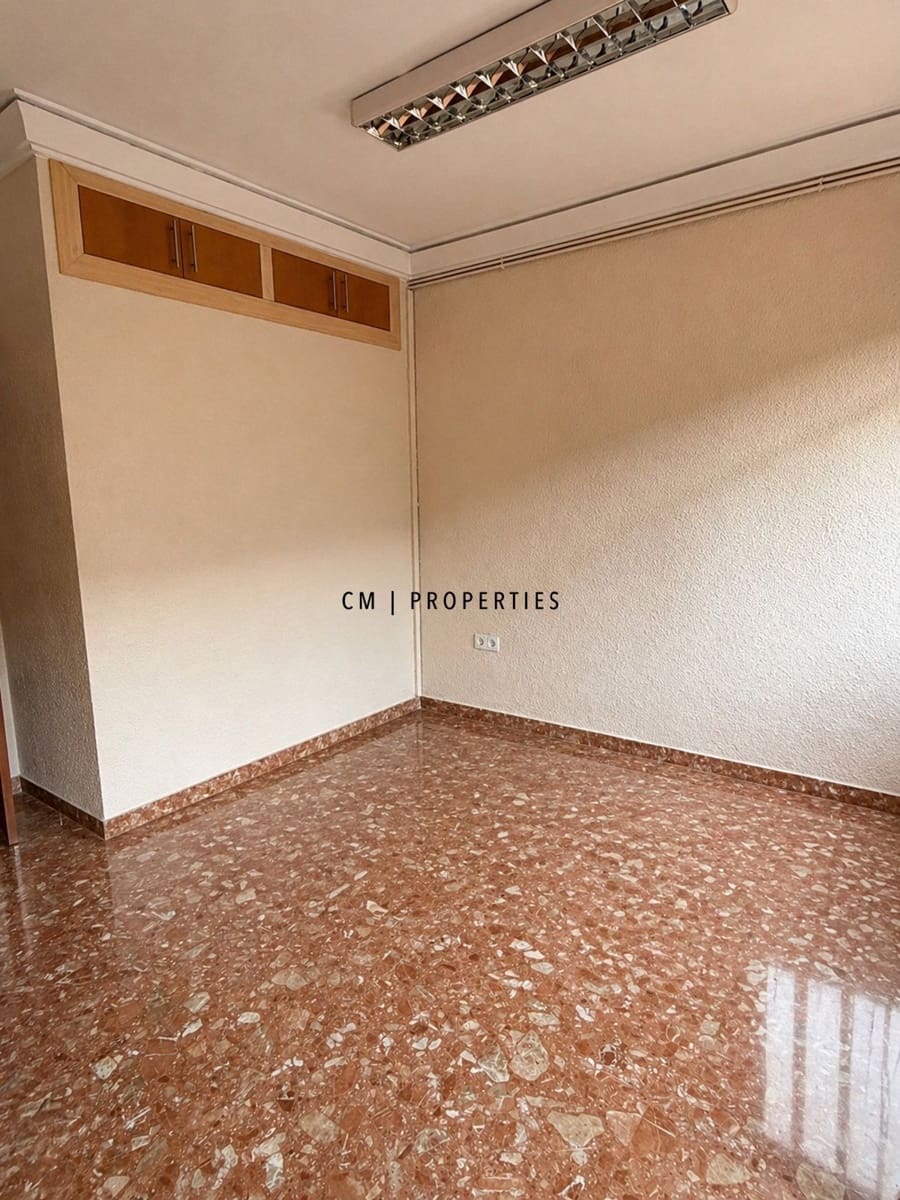 Office for rent in Valencia city - € 5,500 (Ref: 9939004)