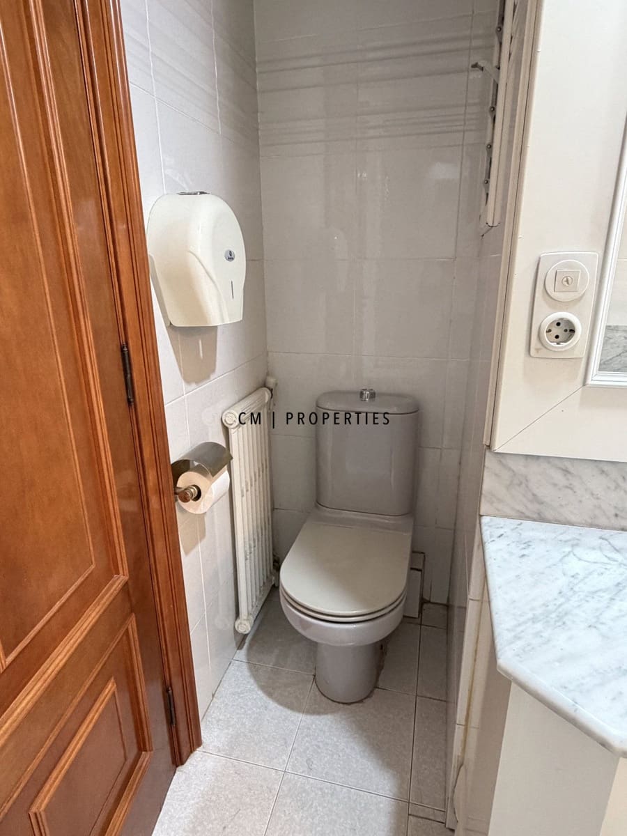 Office for rent in Valencia city - € 5,500 (Ref: 9939004)