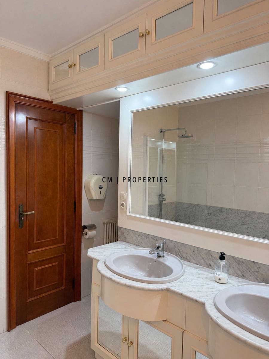 Office for rent in Valencia city - € 5,500 (Ref: 9939004)