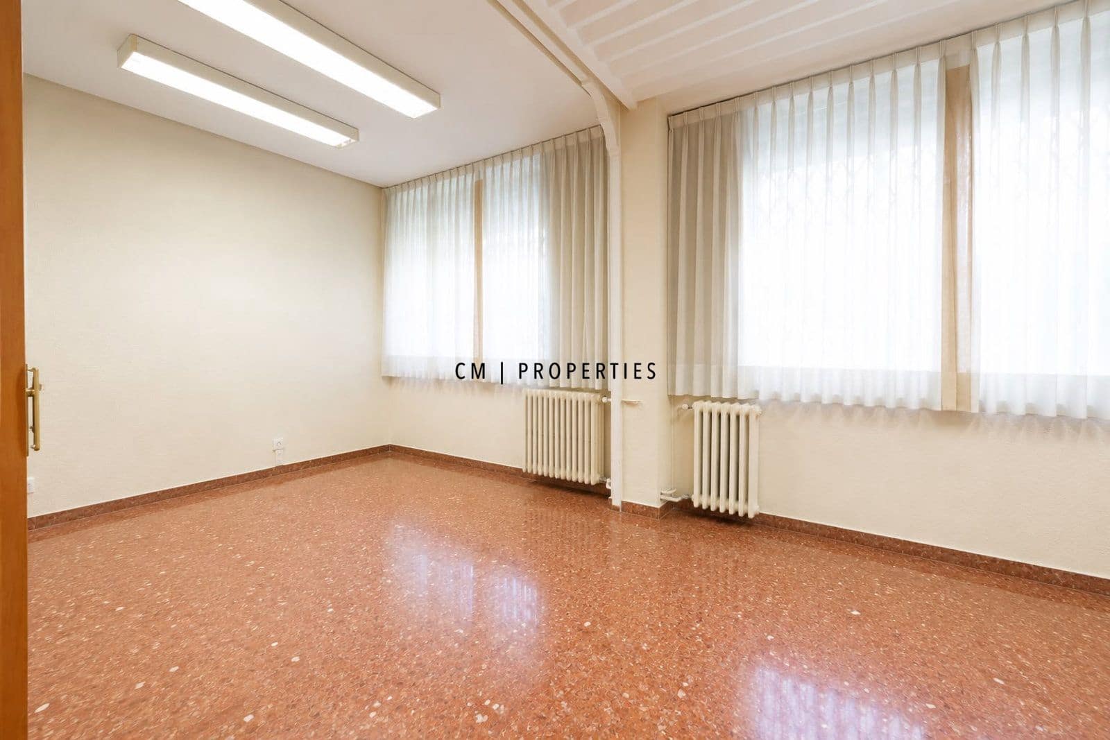 Biuro do wynajęcia w Miasto Walencja - 6 000 € (Ref: 9939004)