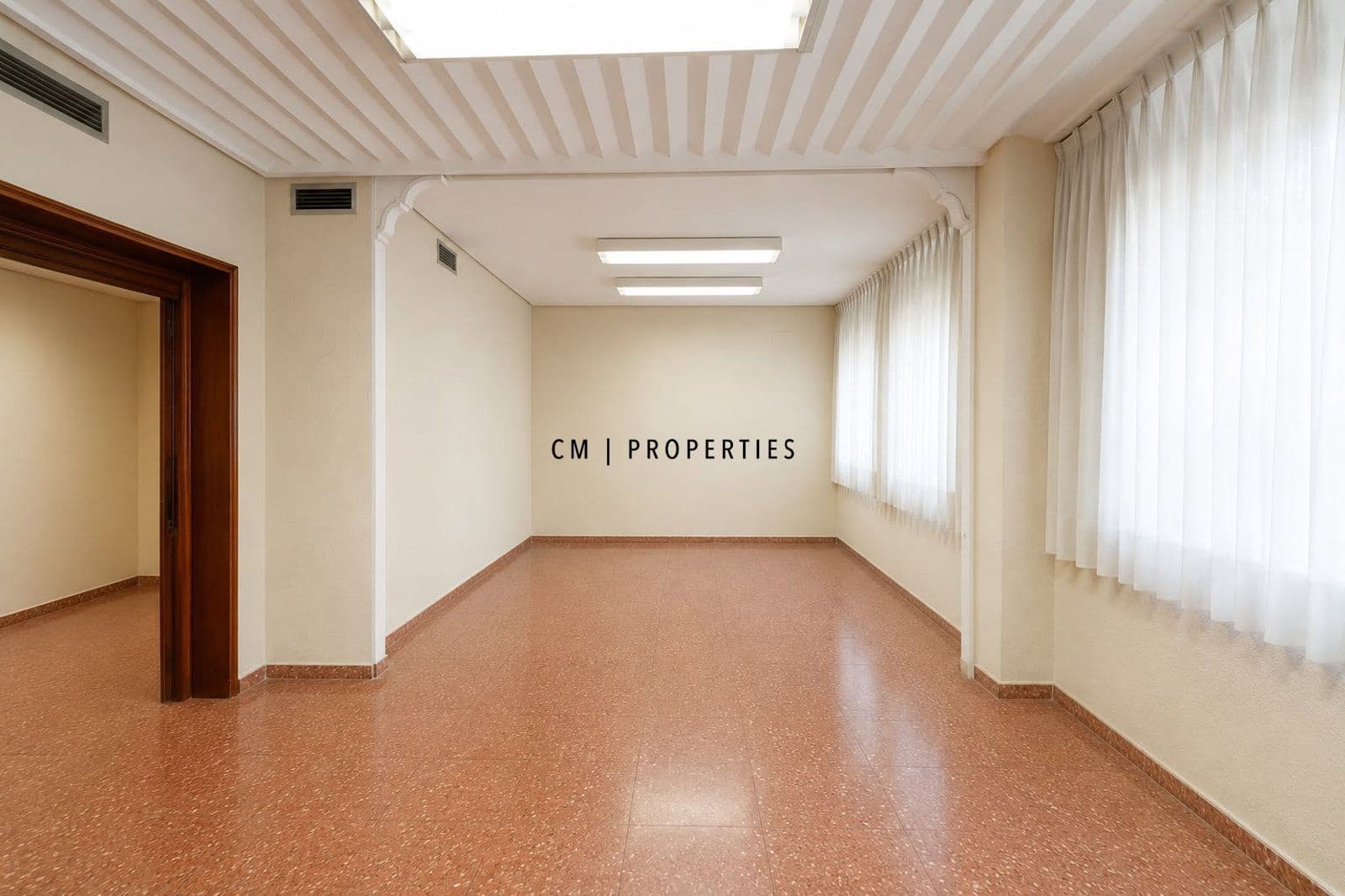 Biuro do wynajęcia w Miasto Walencja - 6 000 € (Ref: 9939004)