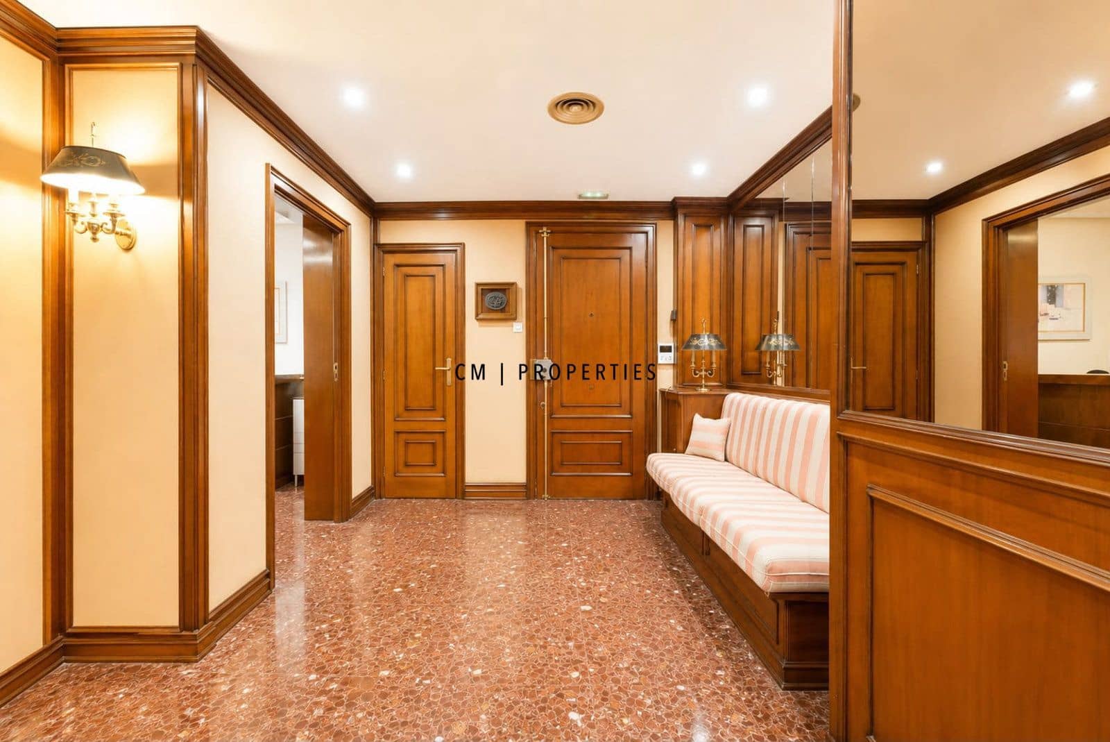 Biuro do wynajęcia w Miasto Walencja - 6 000 € (Ref: 9939004)