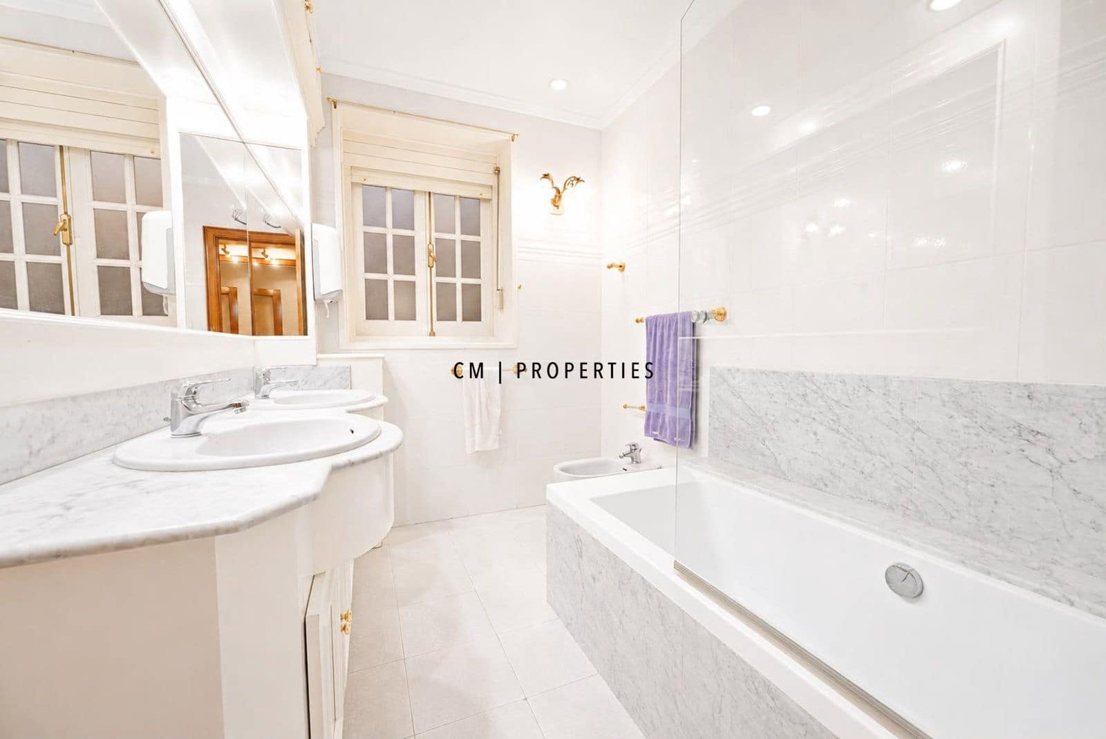Biuro do wynajęcia w Miasto Walencja - 6 000 € (Ref: 9939004)