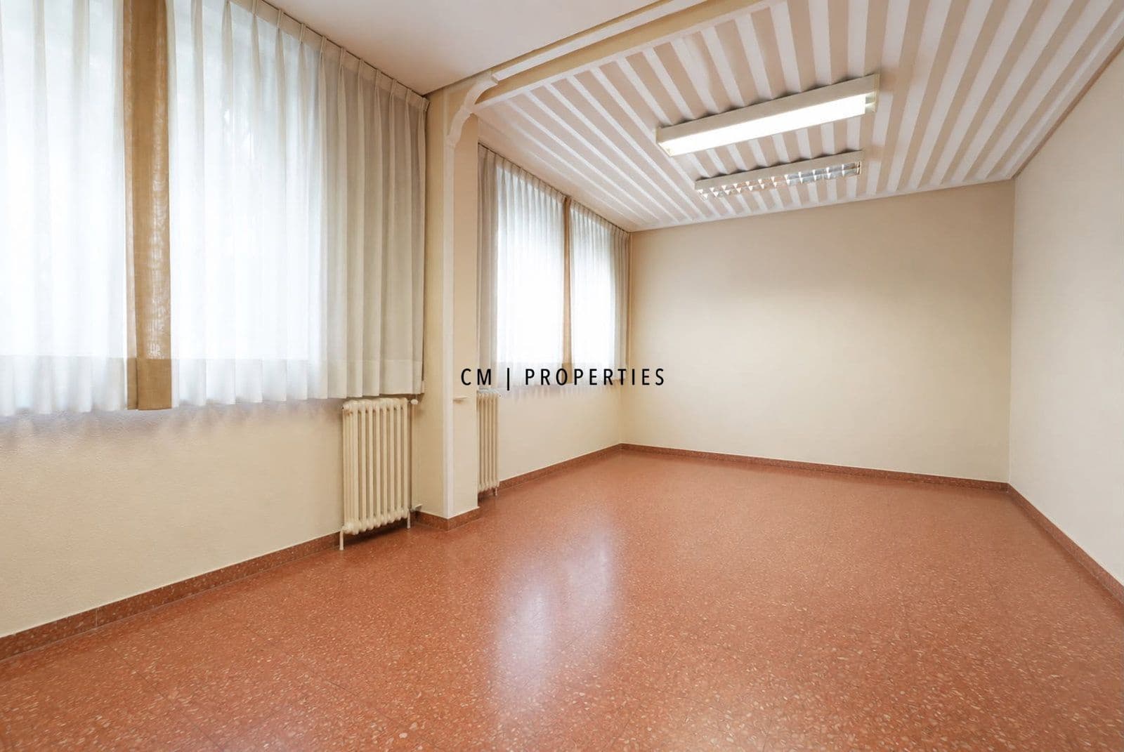 Biuro do wynajęcia w Miasto Walencja - 6 000 € (Ref: 9939004)
