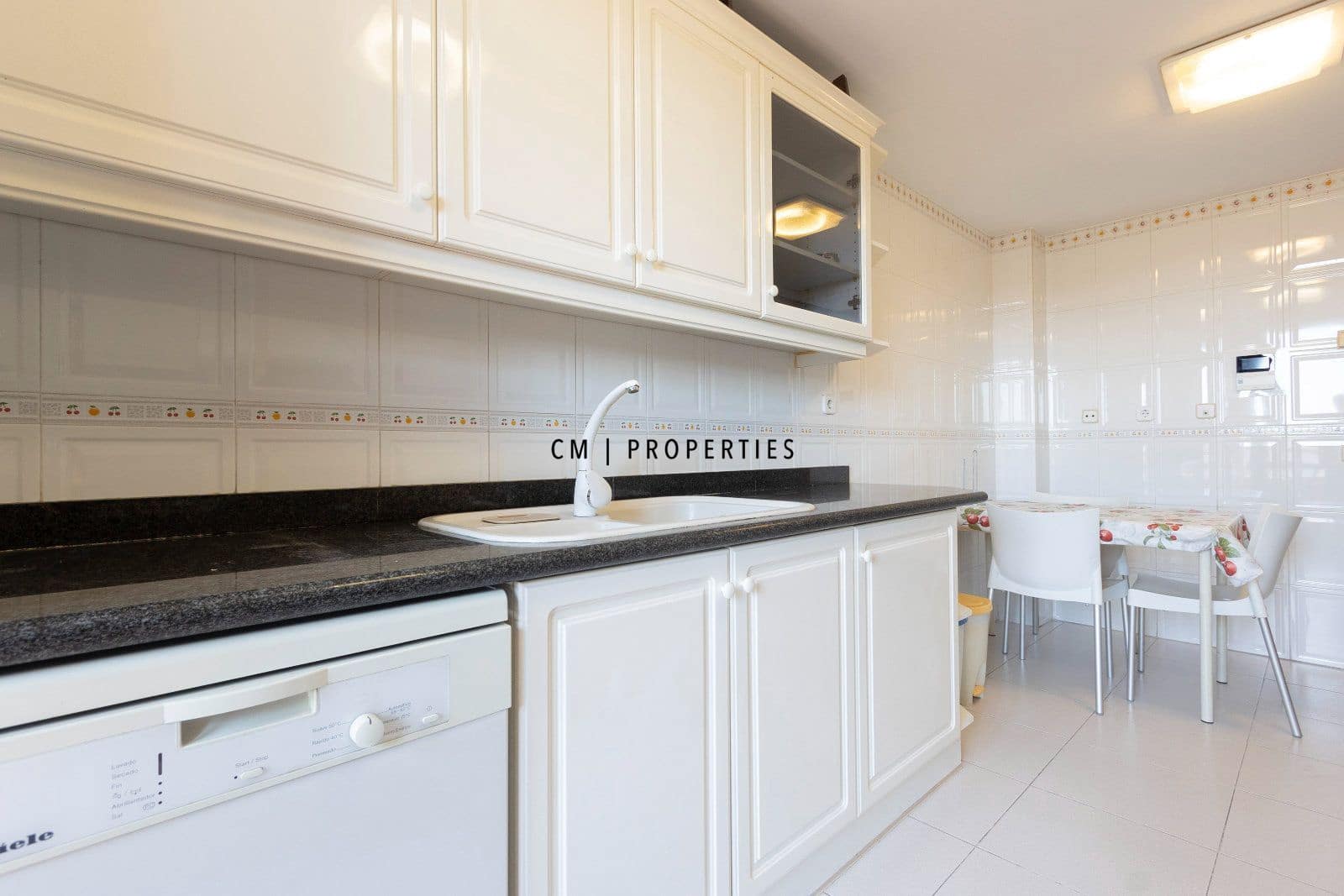 3 soverom Leilighet til leie i Valencia by - € 1 700 (Ref: 9946023)