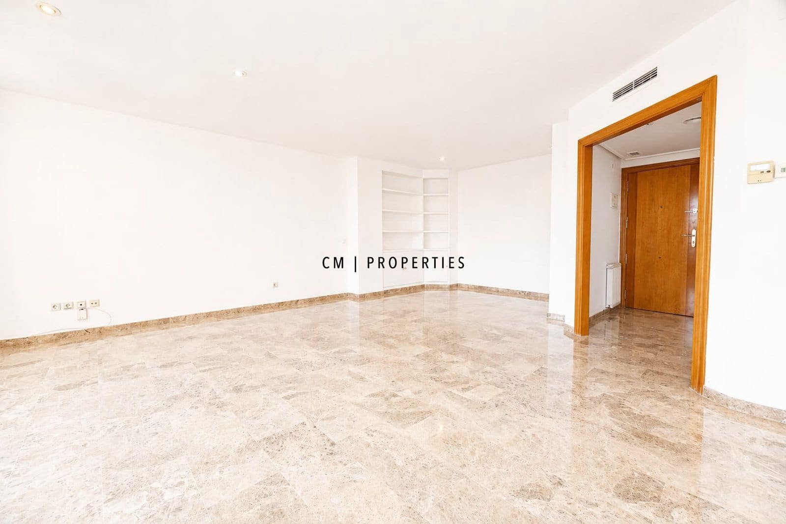 3 soverom Leilighet til leie i Valencia by med svømmebasseng garasje - € 2 500 (Ref: 9948911)