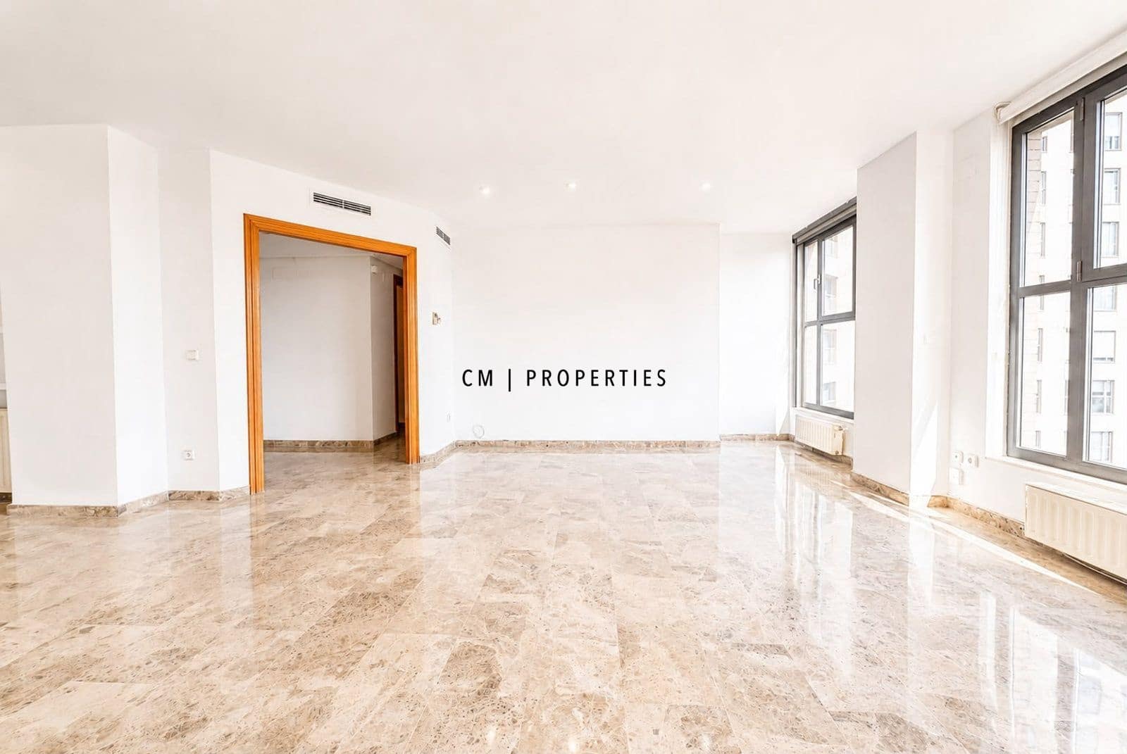 3 soverom Leilighet til leie i Valencia by med svømmebasseng garasje - € 2 500 (Ref: 9948911)