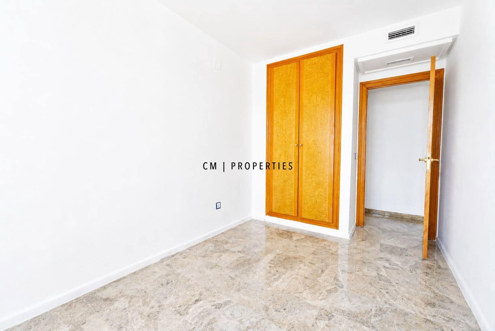 3 soverom Leilighet til leie i Valencia by med svømmebasseng garasje - € 2 500 (Ref: 9948911)