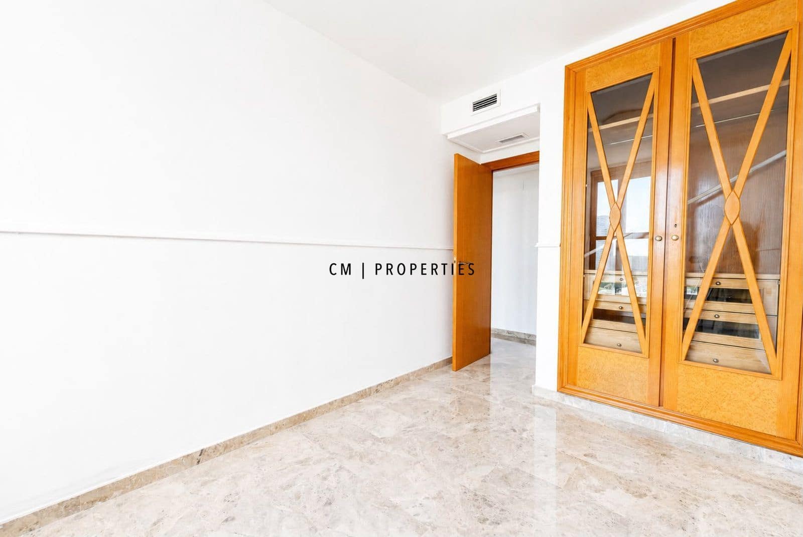 3 soverom Leilighet til leie i Valencia by med svømmebasseng garasje - € 2 500 (Ref: 9948911)