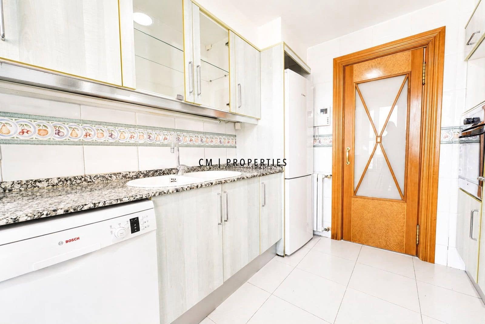 3 soverom Leilighet til leie i Valencia by med svømmebasseng garasje - € 2 500 (Ref: 9948911)