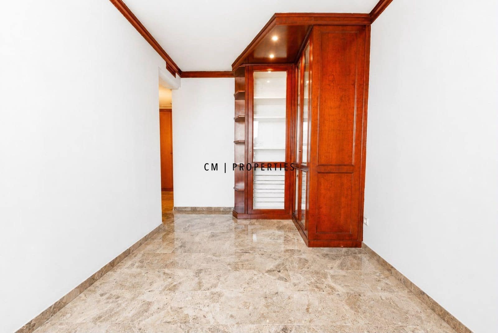 3 soverom Leilighet til leie i Valencia by med svømmebasseng garasje - € 2 500 (Ref: 9948911)