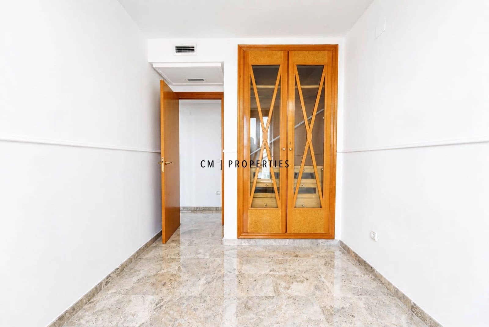 3 soverom Leilighet til leie i Valencia by med svømmebasseng garasje - € 2 500 (Ref: 9948911)