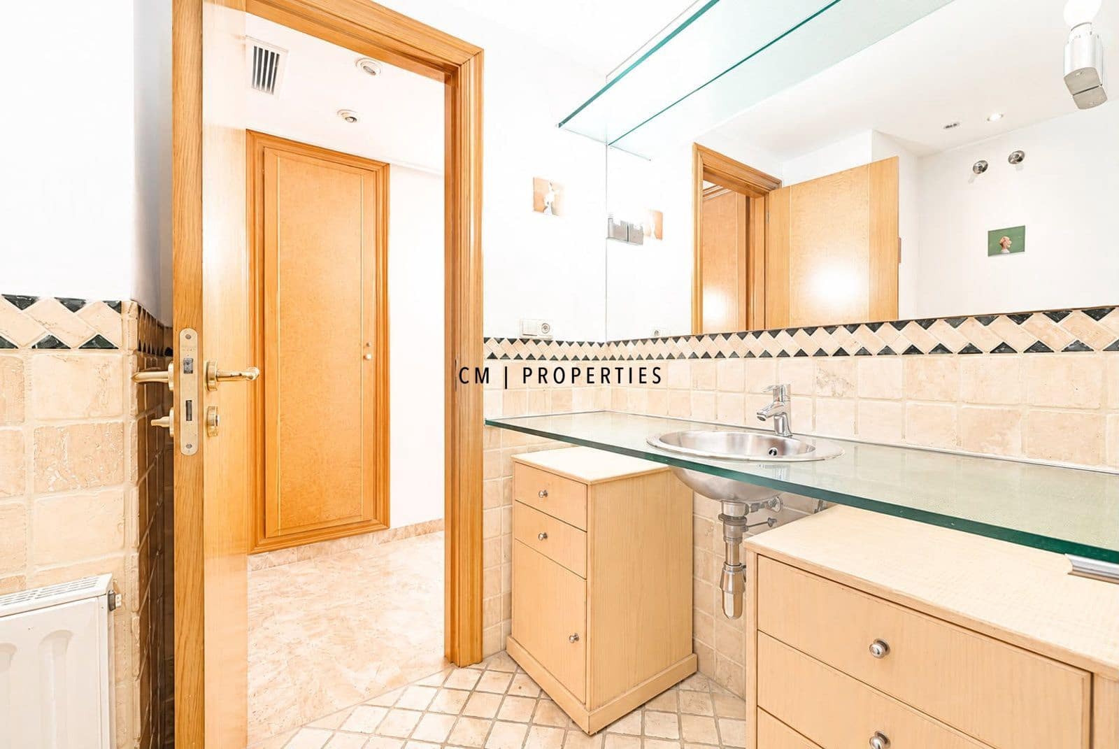3 soverom Leilighet til leie i Valencia by med svømmebasseng garasje - € 2 500 (Ref: 9948911)