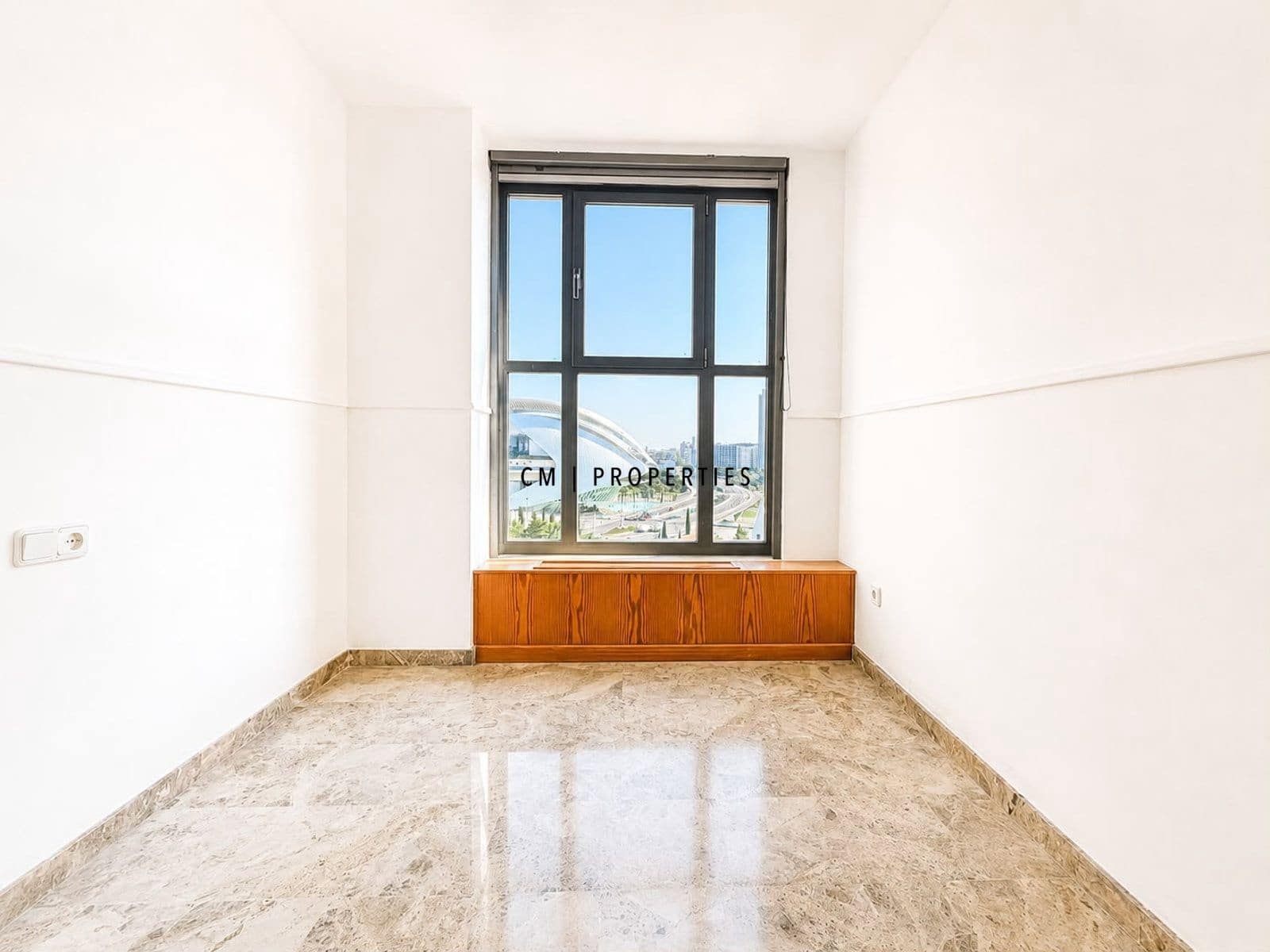 3 soverom Leilighet til leie i Valencia by med svømmebasseng garasje - € 2 500 (Ref: 9948911)