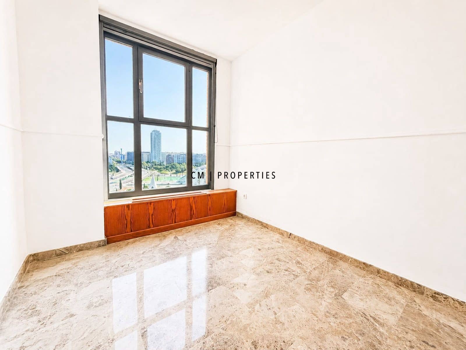 3 soverom Leilighet til leie i Valencia by med svømmebasseng garasje - € 2 500 (Ref: 9948911)