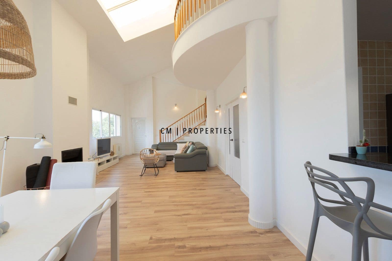 3 bedroom Villa for sale in Torrent with pool garage - € 579,000 (Ref: 9952830)
