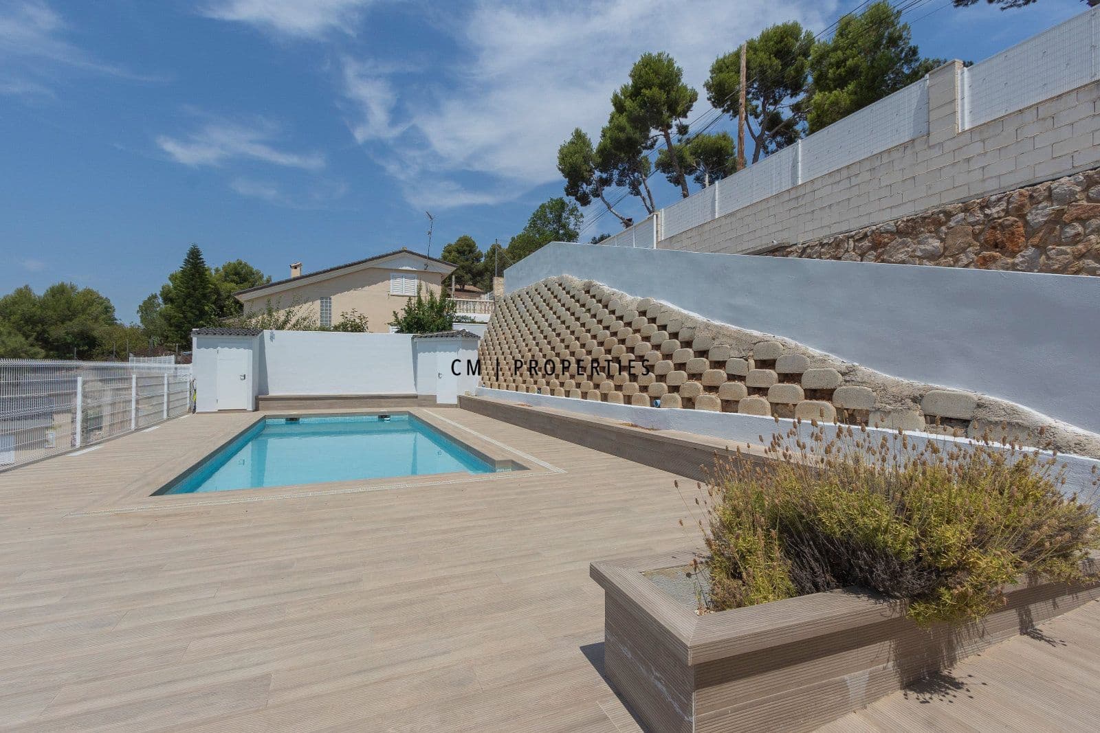 3 bedroom Villa for sale in Torrent with pool garage - € 579,000 (Ref: 9952830)