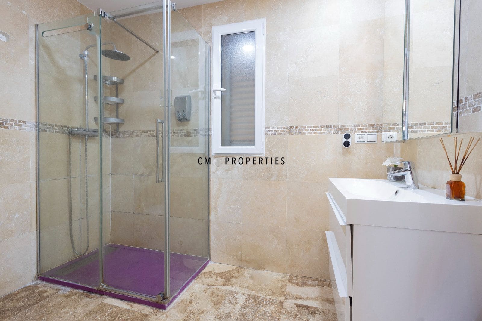 3 bedroom Villa for sale in Torrent with pool garage - € 579,000 (Ref: 9952830)