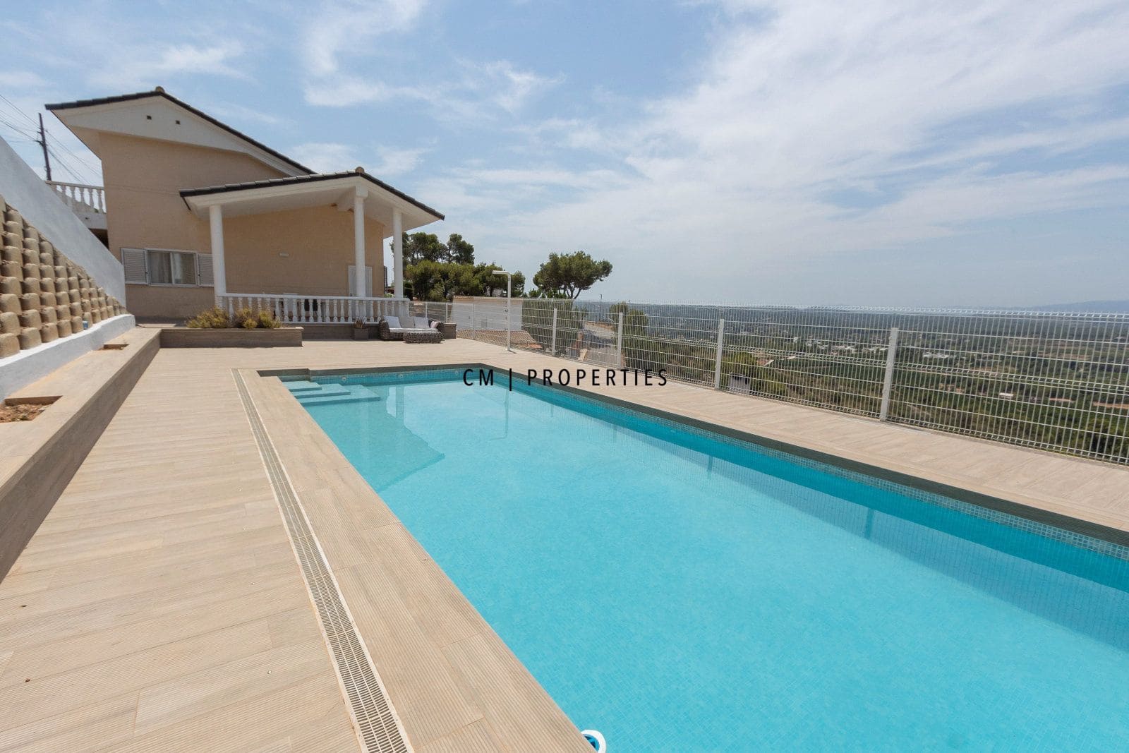 3 bedroom Villa for sale in Torrent with pool garage - € 579,000 (Ref: 9952830)