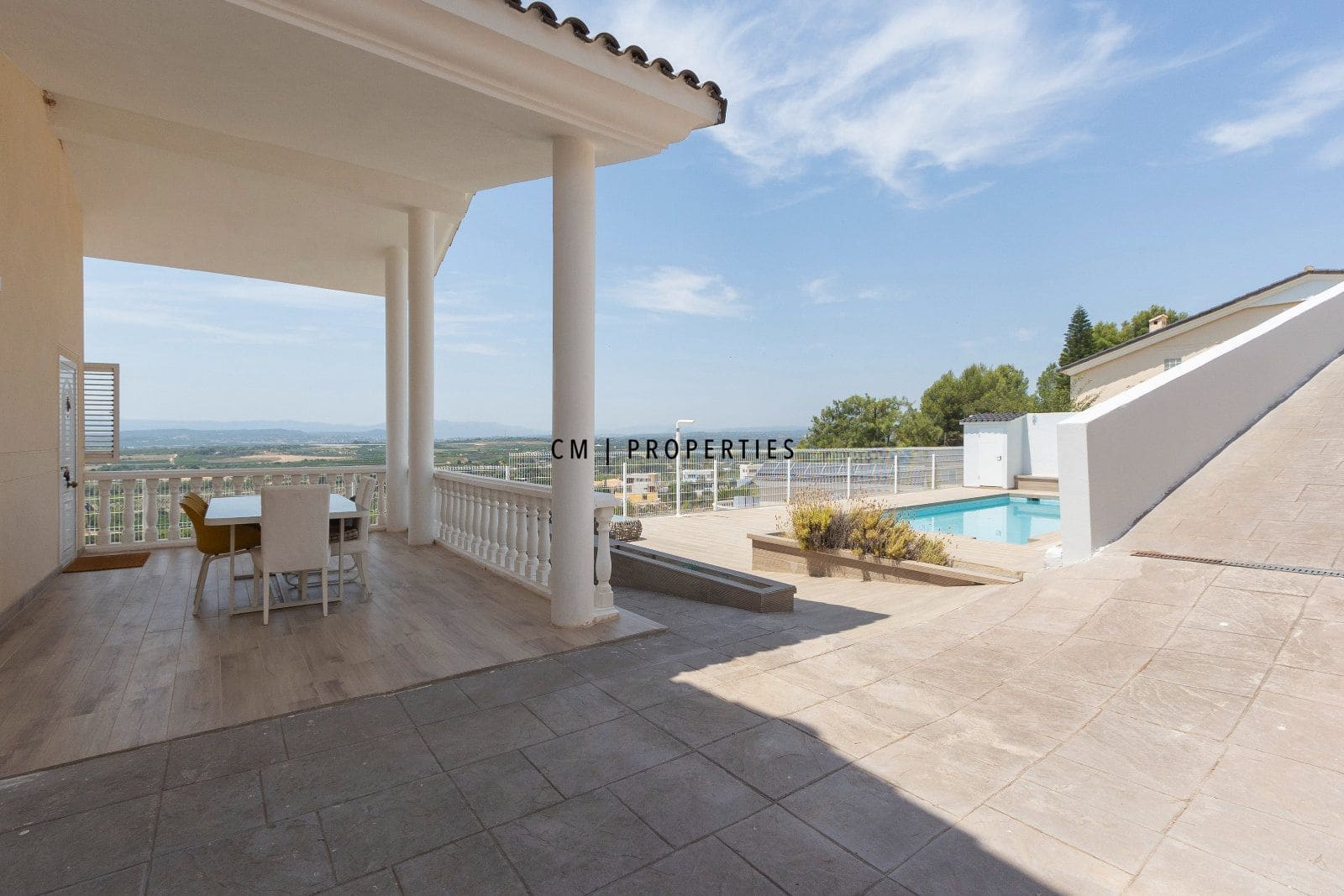3 bedroom Villa for sale in Torrent with pool garage - € 579,000 (Ref: 9952830)