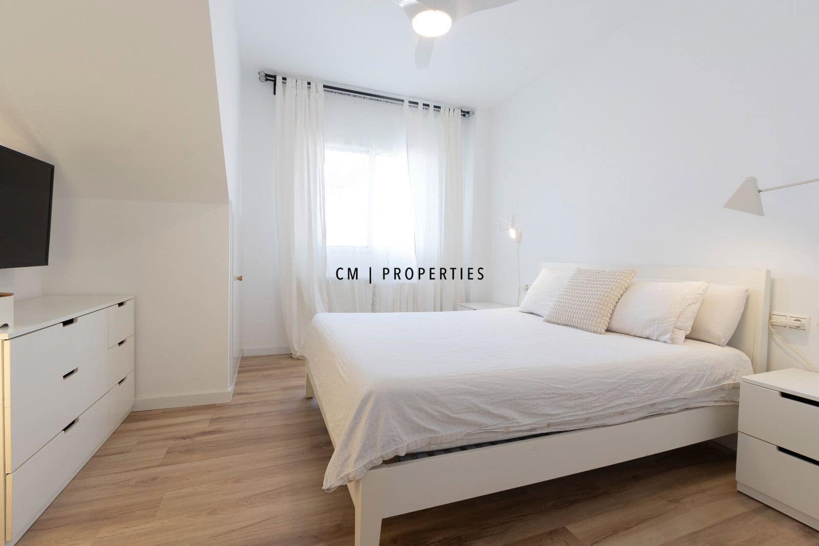 3 bedroom Villa for sale in Torrent with pool garage - € 579,000 (Ref: 9952830)