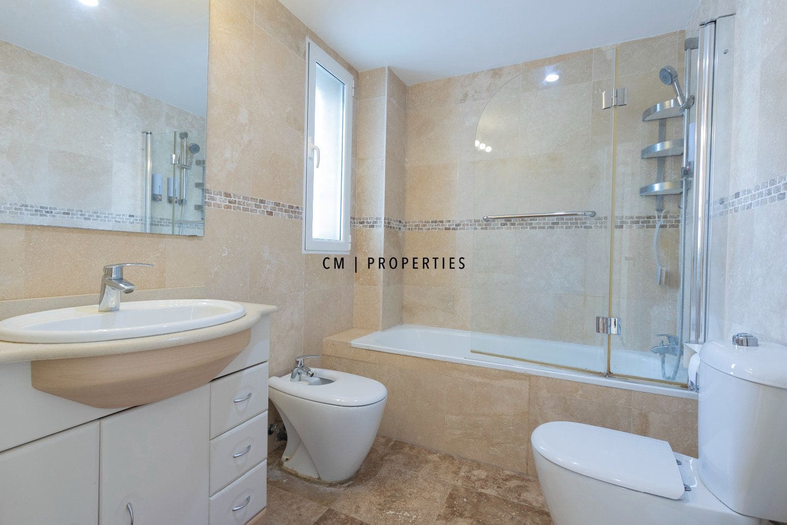 3 bedroom Villa for sale in Torrent with pool garage - € 579,000 (Ref: 9952830)