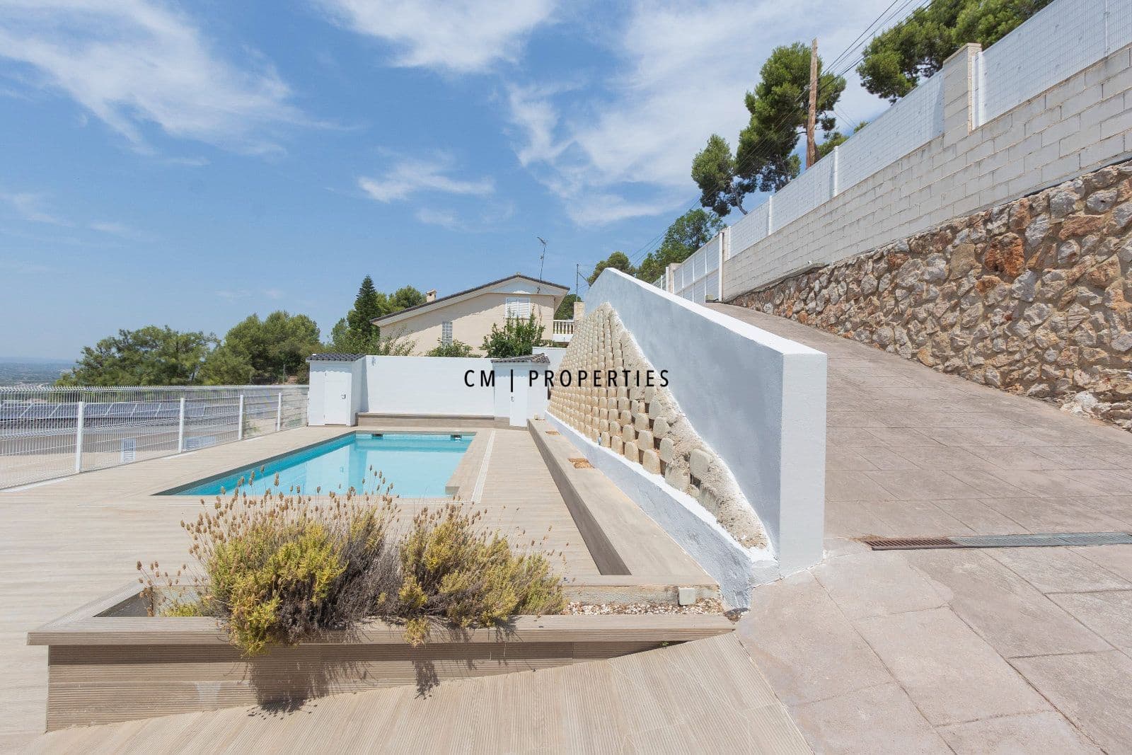 3 bedroom Villa for sale in Torrent with pool garage - € 579,000 (Ref: 9952830)