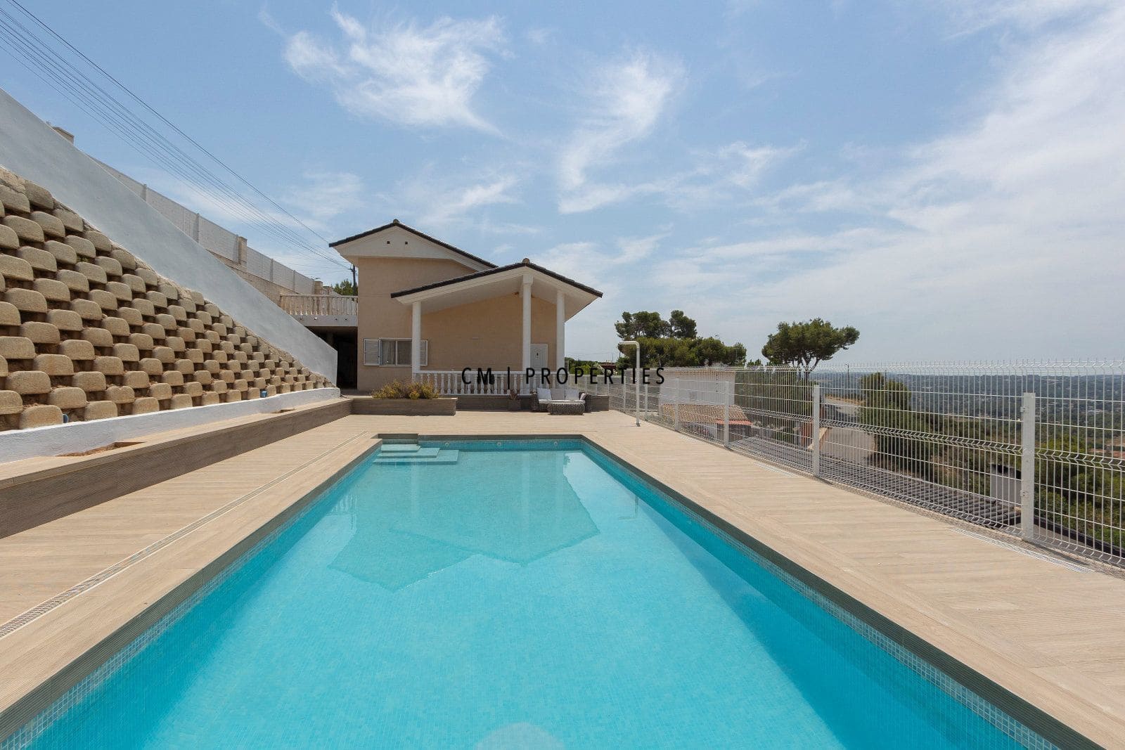 3 bedroom Villa for sale in Torrent with pool garage - € 579,000 (Ref: 9952830)