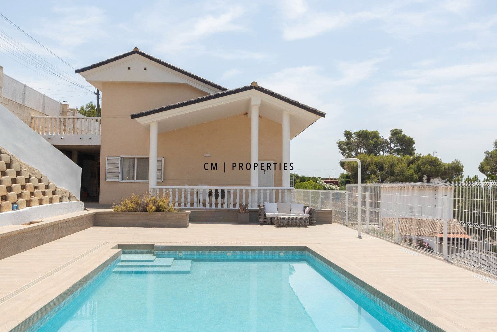 3 bedroom Villa for sale in Torrent with pool garage - € 579,000 (Ref: 9952830)